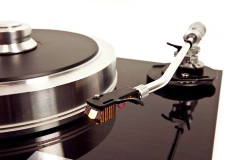 vinylkillsmp3:   EAT Forte S turntable in Makassar wood.https://www.facebook.com/olivier83120
