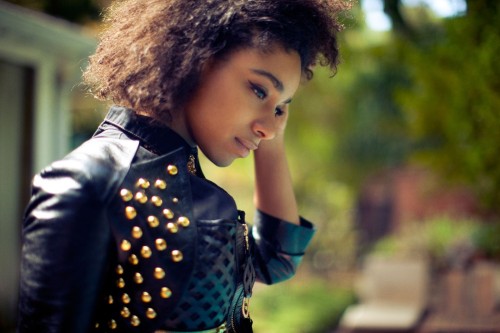 capturingherthoughts:  pinkiethebrain:  cat5music:  lianne la havas  i LOVE lianne  back off!😾^I love her more!