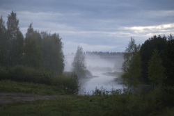 breathtakinglandscapes:  Midnight mist by