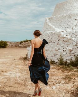 @raquelbalencia in @raquelbalenciaofficial #photographed by the super talented @michelemancano_photography
#dress @raquelbalenciaofficial #mua @lunataddonio #hair @unique_hair_beauty_ #fashionphotography #puglia (en Puglia,...