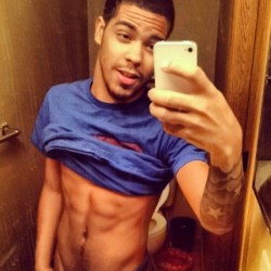 finessesteez:  bruhyousexy:  JeremyJ   Not cute but I like his tats