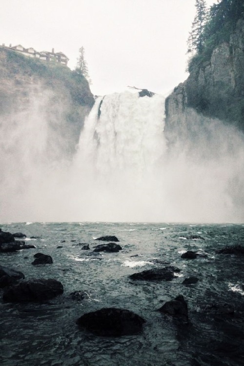 theencompassingworld:  wolverxne:  Snoqualmie Falls, Wa | by: { Whitney Moreno }   The World Around Us