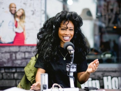 talkativetay:  friszantana-nyc:  she is too gorgeous for life  SZA💚💚💚