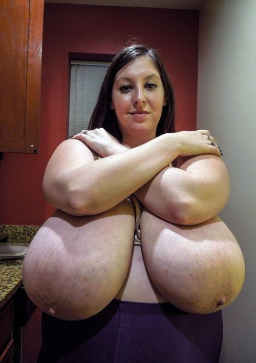 bootyviking:Mara’s huge titties ❤