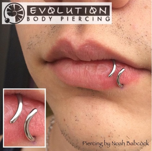 Fresh #lippiercing with jewelry by #evolutionmetalworks and a bit of custom bending. (at Evolution B