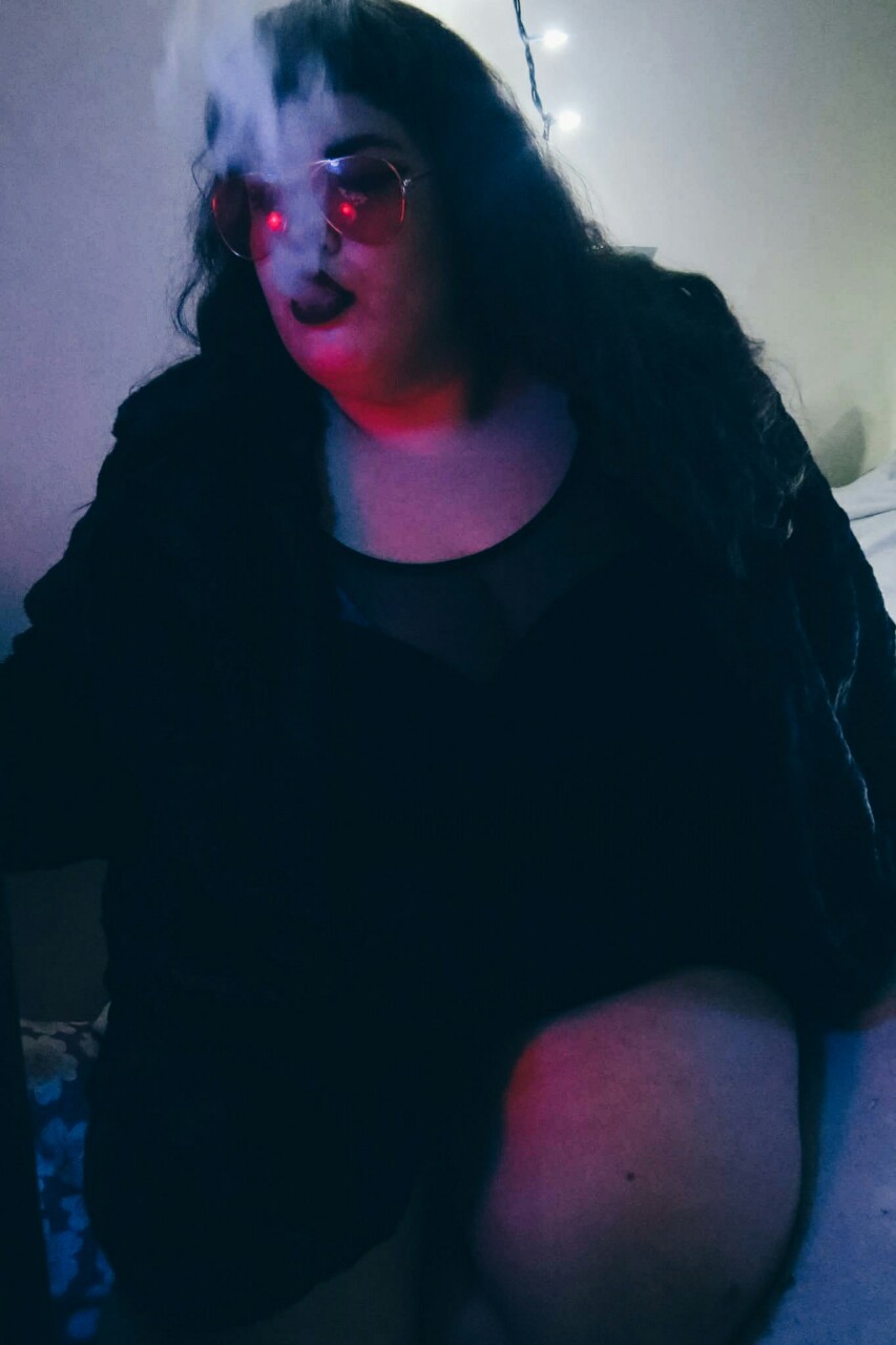 girthakitt:  Mob wife 