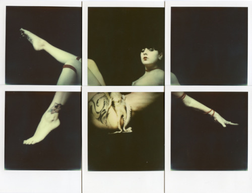 urlof:  [Polas]: “Shunga” por Alan Marcheselli© Photographer: Alan Marcheselli | Model: Laura BrokenDoll. 
