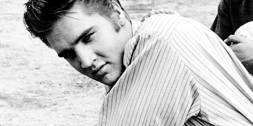 vinceveretts:  Elvis on the set of “Love Me Tender”, 1956. 