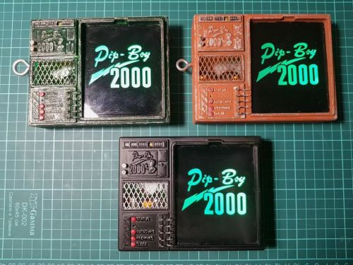 I’m happy to inform you that I’m taking orders for Pip-Boy 2000 again! Also, if you orde