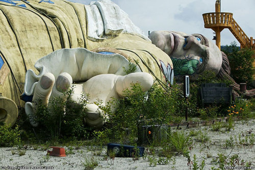 cjwho:  Abandoned Amusement Parks  1. Hubei province, China 2. Abandoned Gulliver’s Travels Amusement park, Kawaguchi-machi, Japan 3. Wonderland Amusement Park, China 4. Nara Dreamland theme park in Japan 5. Nara Dreamland theme park in Japan 6. Spreepark