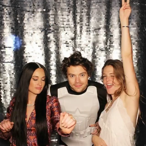 harrystylesdaily:Harry with Kacey Musgraves and Maggie Rogers in the photobooth at Kacey’s after-par