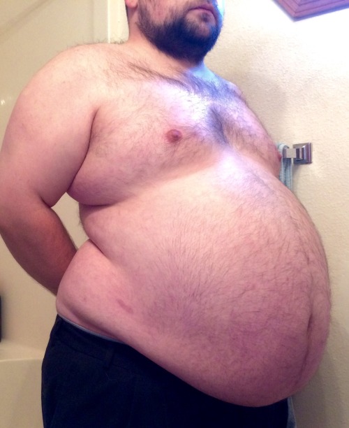 megabaerchen:  fantasyfanficboi:  Hey! Update. 294.4 pounds.   Sehr geiler 🐻!! 👅😜👍💦💦