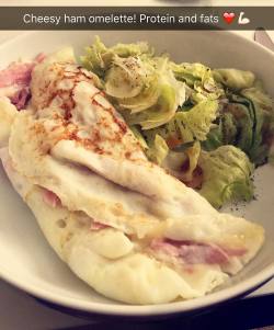 Best omelette I&rsquo;ve ever had!  3 eggwhites, 1 egg, 30gram low fat cheese and one slice of ham with some lettuce!  Just cracked the egg in the pan, kept the one yoke intact and spread the ham and cheese on in the pan, NO FLIPPING THE OMELETTE OVER!