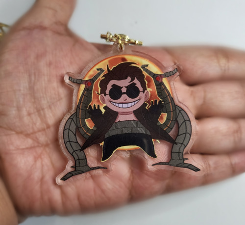 saejima-taiga: https://www.etsy.com/Skullslime/listing/1225200404/doc-ock-keychain?share_time=165342