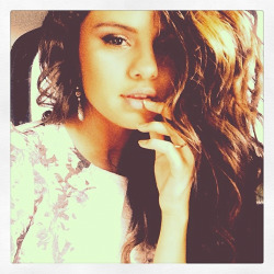 Fuckyeahselenita:   That One Time I Had Ma Latina Texture Going On.. Or Just.. Everyday.