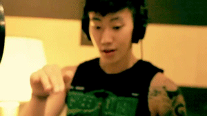 jiiinki:  Do you love me? ‘Cause I love you… 