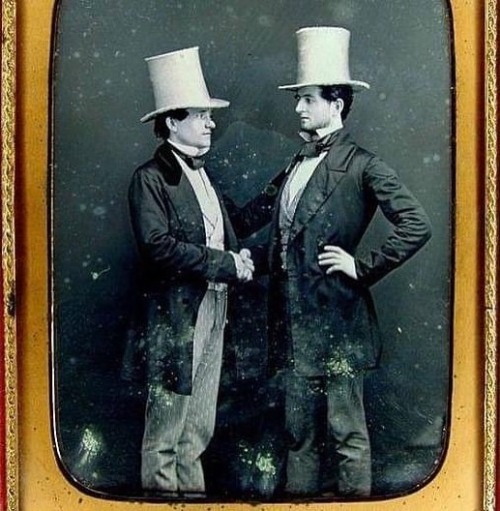 victorianchap: daguerreotype photo of two dapper chaps in white toppers taken circa 1850s #blackandw