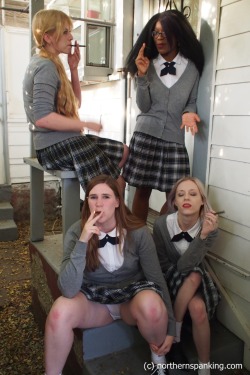 alexinspankingland:  Our girl gang! Harley Havik, @cupcake-sinclair, me, Violet October. [No, I don’t usually smoke anymore, this was just for fun] 