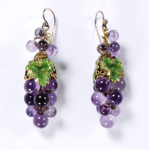 ponderorb:
Pair of earrings in the form of vines, enameled gold mounted with amethysts, France, about 1840-50. 