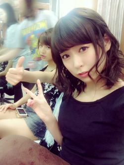 girls48: [G+] Watanabe Miyuki 2014.06.13 12:58 今隣には山田菜々ちゃんがいるよ！！（笑）There’s Yamada Nana-chan next to me now!! (laughs)写メは愛梨だよ！！！！It’s Airi in the picture!!!! 