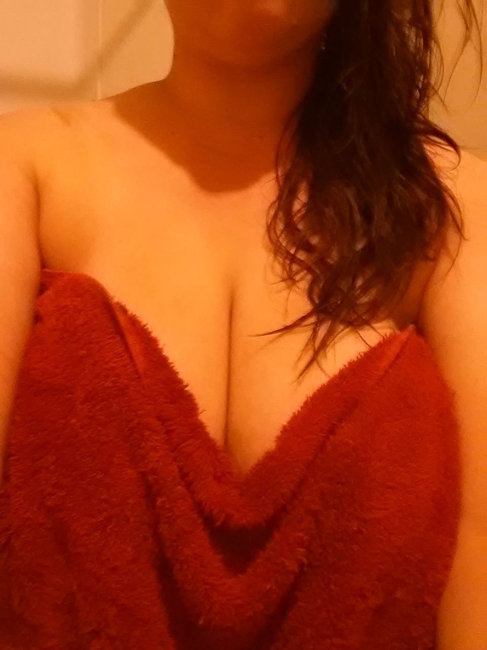 jazforyourbone:Just out of the shower. I wish I had a lady friend that could come