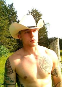 ksufraternitybrother:  COWBOY SHIRTLESS -