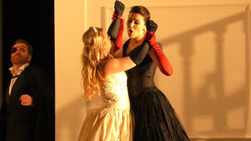 parmandil:Lucy Crowe and Katarina Bradic in Claus Guth’s production of Rodelinda. De Nationale Opera