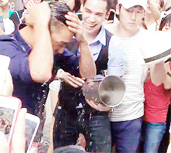 cin2min:  Siwon’s ice bucket challenge and nominating EunHae and Sungil Park (x)