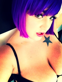 shellygreybbw:  Love this purple wig and these cool filters.. 