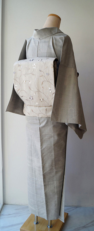 Ryuusui/running water (or kasumi/mist) muted tsumugi kimono, paired with an equally soft obi embroid