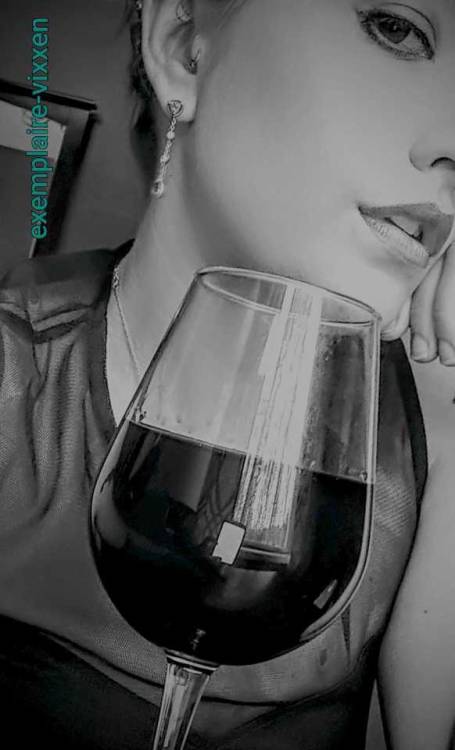 exemplaire-vixxen:  thesensualcafe:  🐺Absolutely love this theme 💞 Thank you for another opportunity to submit. I always enjoy being creative and if it involves wine…I’m totally in!! 💋 @exemplaire-vixxen I’d say! And I love the reflection