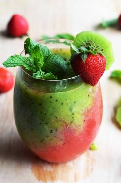 yumi-food:  Strawberry-Kiwi Frozen Mojito