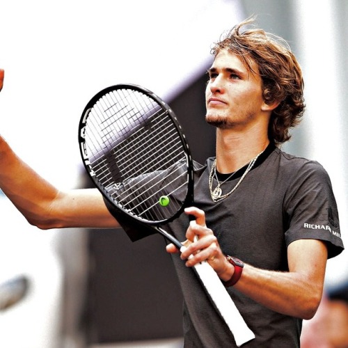 Alexander Zverev defeats Alex De Minaur 6/1 6/4 to reach the quarter-finals of the 2018 Shanghai Rol