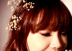 eunjimollayo: “I remember people in school saying that Jung Eunji is a good singer.