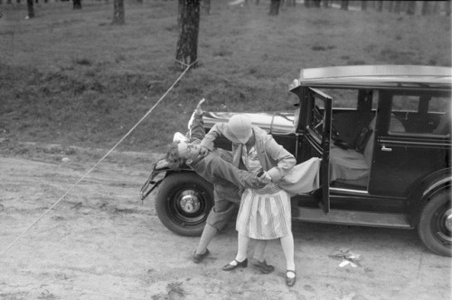 Crime Defense with Jiu Jitsu, 1931 How does the self-driving car driver protect herself from a robbe