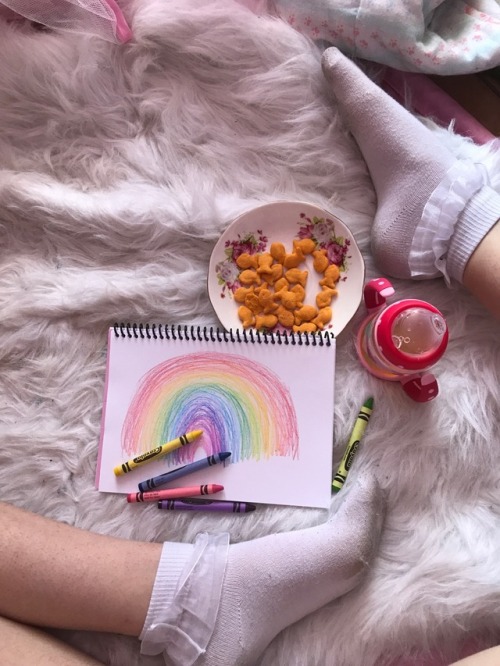 Porn photo tinyytink:  Sunday morning 🌈🖍