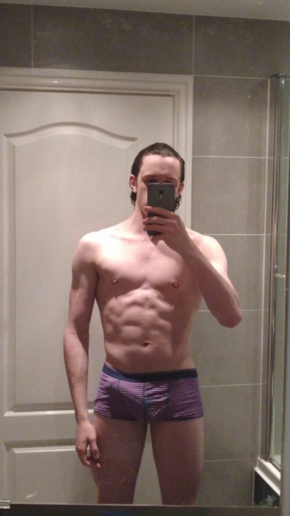 kickingkik:Message me for more (£)Fit bod…dunno about that hair