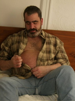 guysthatgetmehard:  bearded beef in unbuttoned