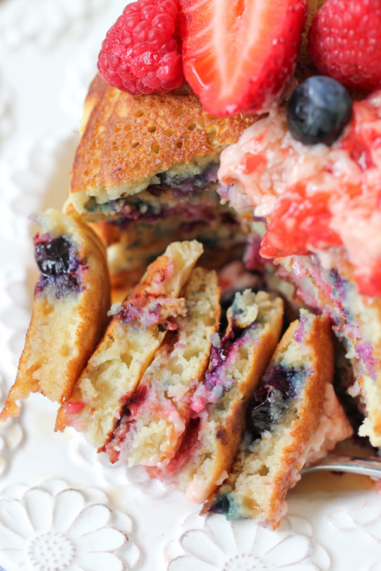 foodsforus:  Very Berry Cloud Cakes  
