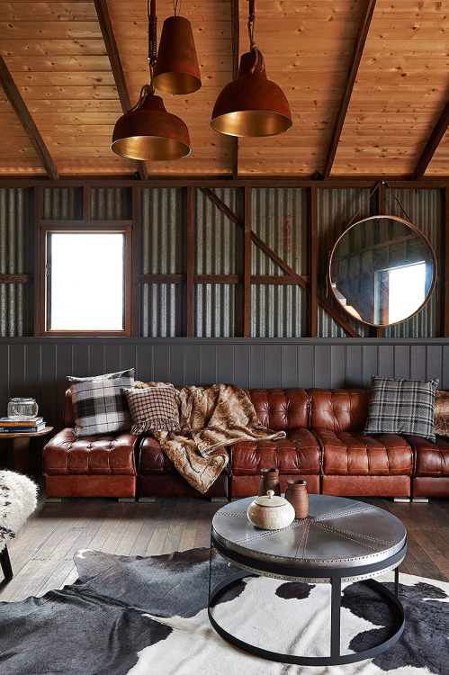 japanesetrash:  Amazing combination of influences in this living room. | japanesetrash.com