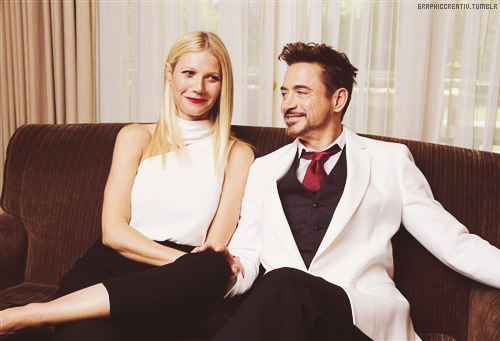 graphiccreativ:  Gwyneth & Robert pose for a portrait at the Four Seasons Hotel in LA [22.04] 