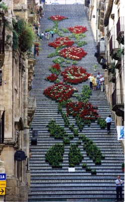 mymodernmet:  Each year, during the La Scala Flower Festival, about 2,000 potted plants and flowers of different shades and colors are arranged on the historic Staircase of Santa Maria del Monte to create one grand design.
