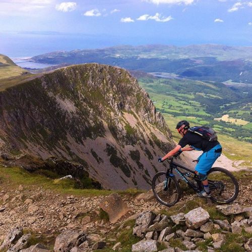 estrangedadventurer: Livin’ on the Edge! @cotty87 . #CaderIdris #Wales #MTB #HikeABike #SantaCruzBi