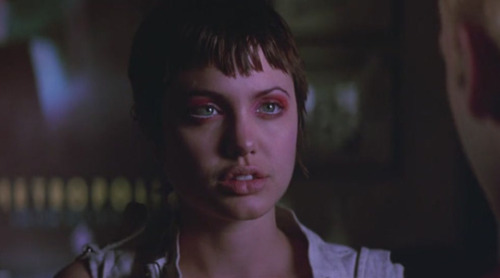 cinequeer: Angelina Jolie + red eyeshadow in Hackers (1995)