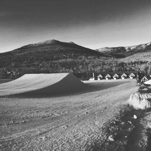 Ski the east. #loon #skitheeast #newhampshire #mountains #newengland #mountainclub (at Loon Mountain