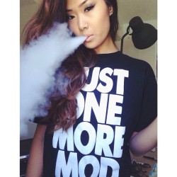 theganjagirls:  New Pic From @gloria_vapecastle Source: http://instagram.com/p/tJychsqTy_/Ganja Girls | Facebook | Instagram * Submit Ganja Girl Photos *