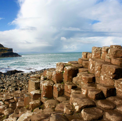 Scenic stroll along the Giant’s Causeway 40,000 interlocking basalt columns formed during an a