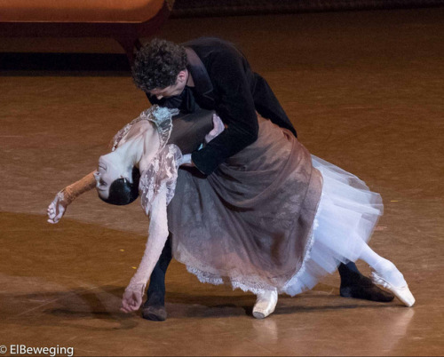 strechanadi: Laura Hecquet, Stephane Bullion Oneguine photo: El Beweging