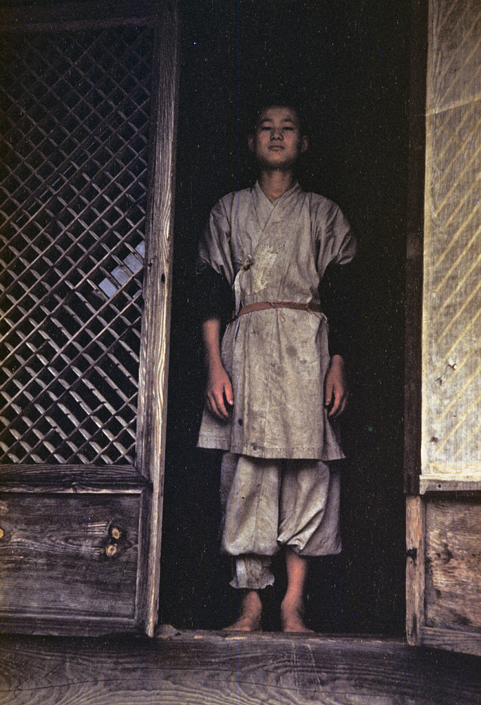 dig-image:
“ Buddhist Monk, 1952 (by m20wc51)
”