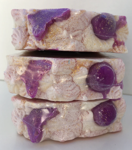  A brand new batch of soaps are up on my mom’s and family friend’s Etsy store! If you like decorativ